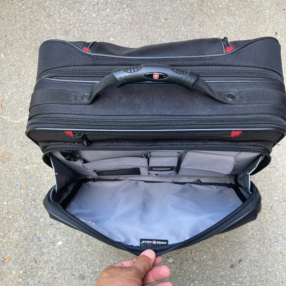 SwissGear Wenger Grenada 17” Wheeled Laptop Case